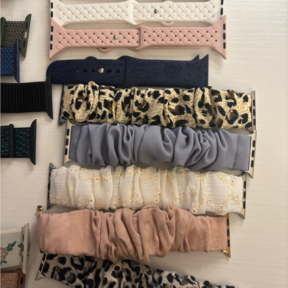 Apple Watch Series 8 + GPS 45mm Aluminum Case with Original Band and Charger - Picture 14 of 16